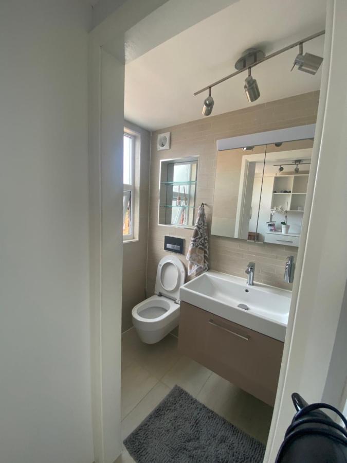 Private Rooms In Excellent Family House ,Zone 2 London Exterior photo